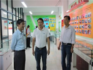 �н������Թ������Ŀ�չ��ο�ʲ��϶�ͯ ���Ĵ�����ů�����⵳�ջ